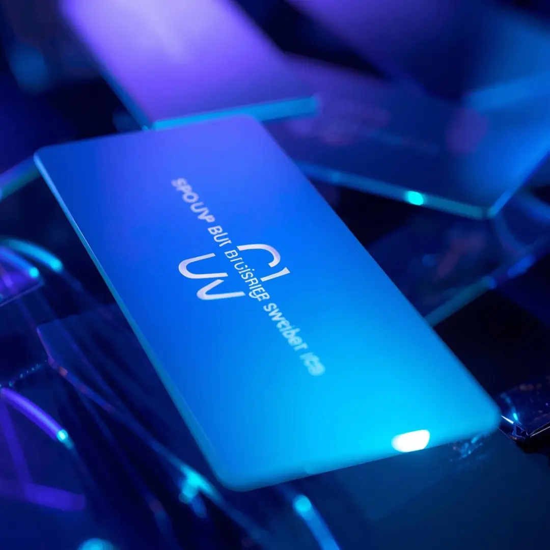 Spot UV business cards with glossy finish